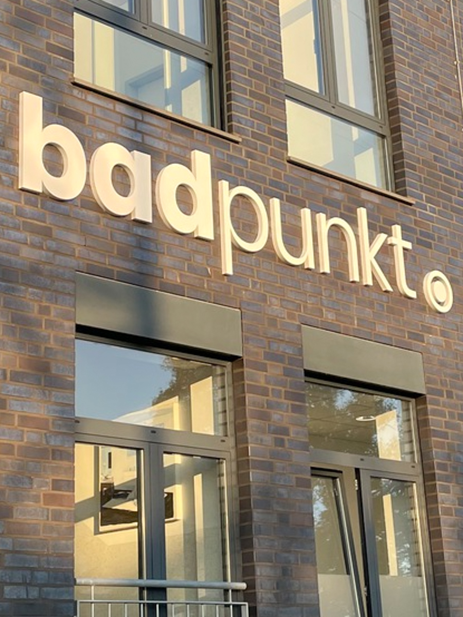 Werbetechnik-bonn-fahrzeugbeschriftung-werbeschilder-3dbuchstaben-comexpo2