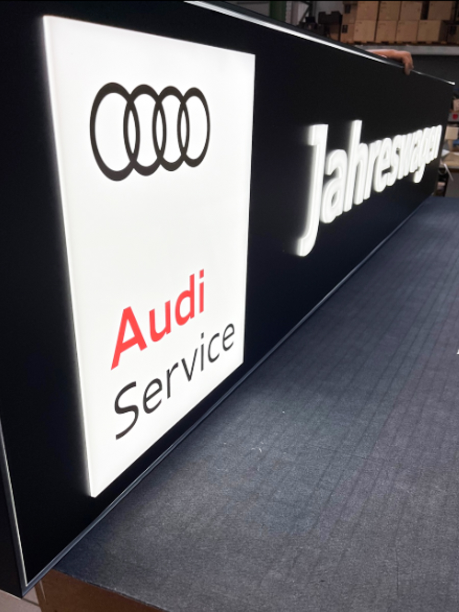 Werbetechnik-bonn-fahrzeugbeschriftung-werbeschilder-3dbuchstaben-comexpo8