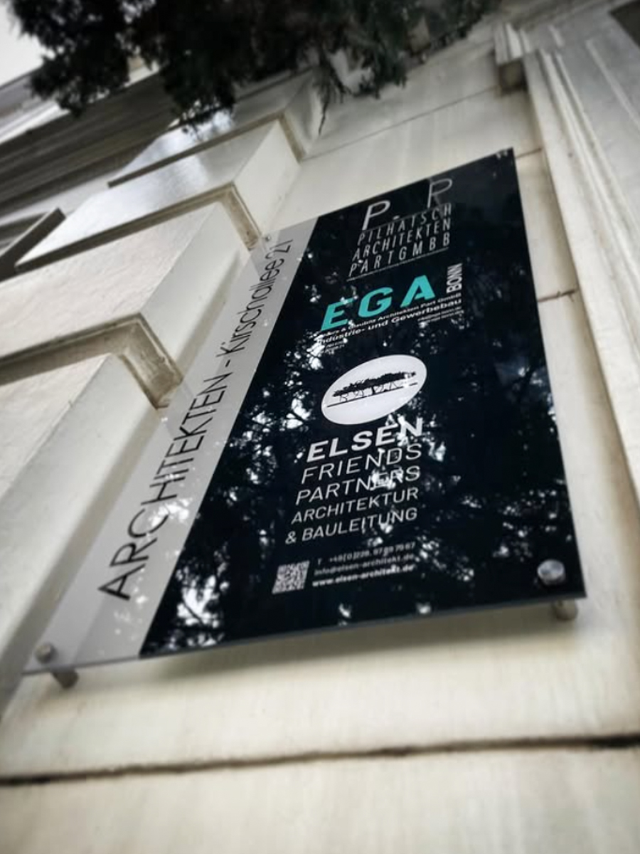 Werbetechnik-bonn-fahrzeugbeschriftung-werbeschilder-3dbuchstaben-comexpo9